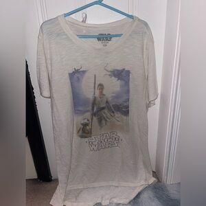 Disney Star Wars the Last Jedi Graphic T-shirt.